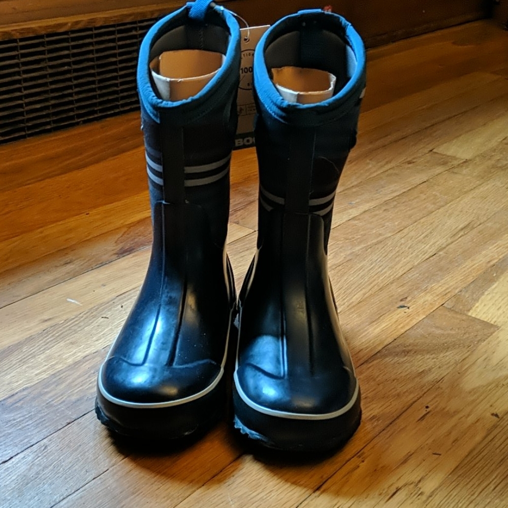 Kids Bogs navy stripe waterproof boot, size 1